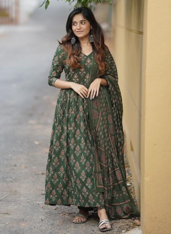 Green Block Floral Printed Viscose Kurta Set With Dupatta