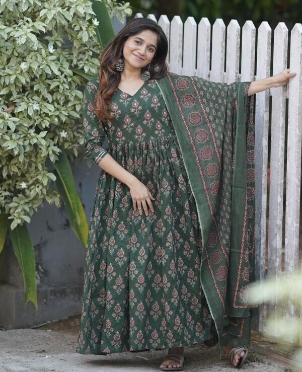 Green Block Floral Printed Viscose Kurta Set With Dupatta